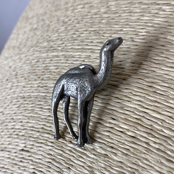 Camel animal lapel pin - Picture 2 of 5